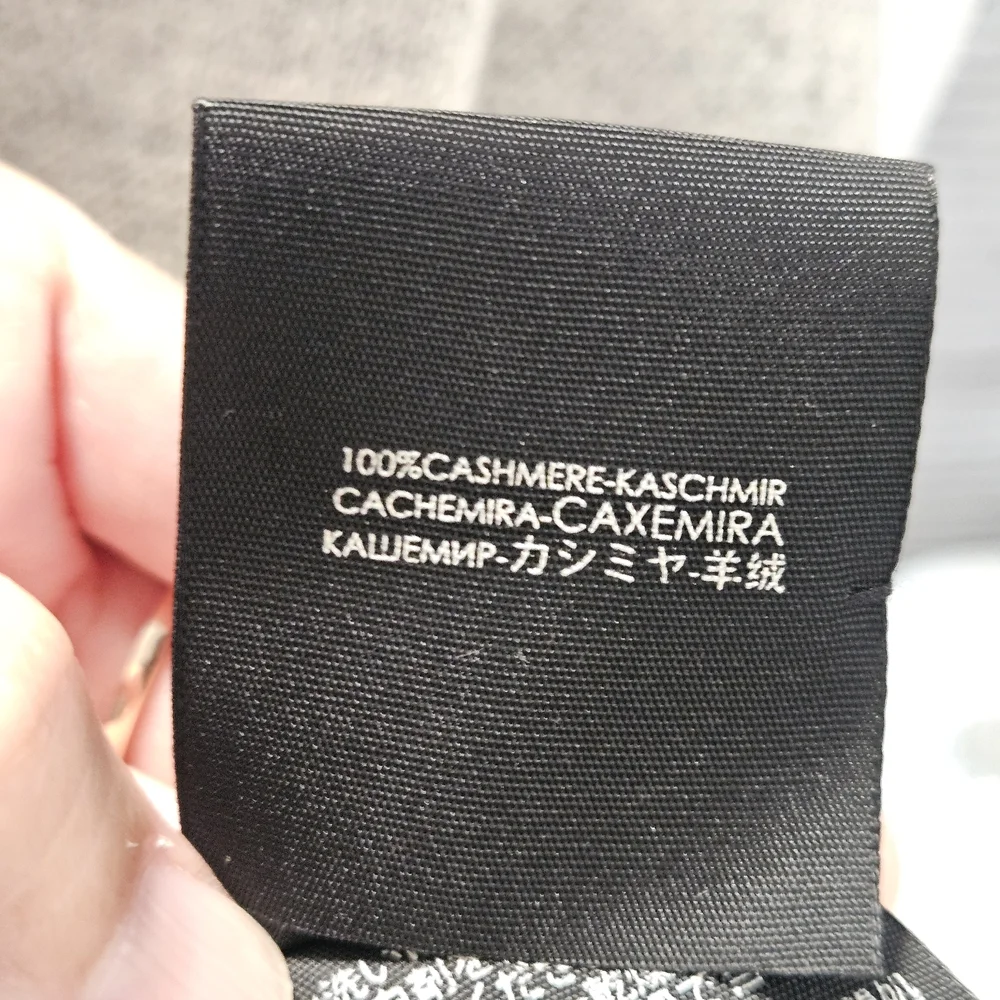 EUC Gucci Cashmere Gray and Cream Scarf - Picture 6 of 11